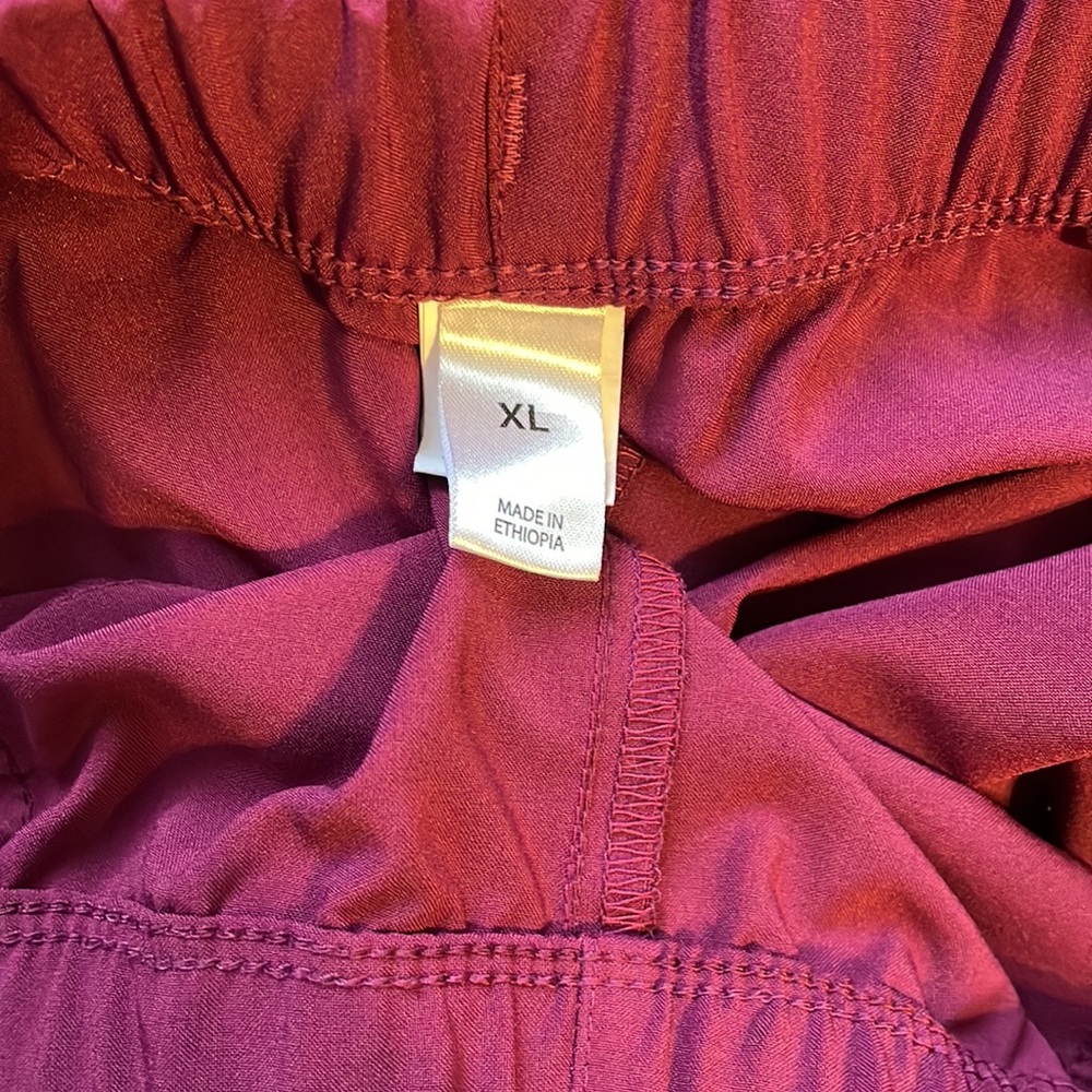 Women’s Scrub Set! Stretchy and soft! Doesn’t fit me but are in great shape! - Picture 3 of 3